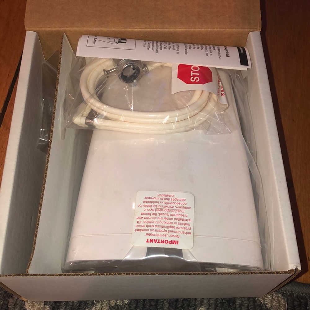 PlusOne Counter Water Filtration Unit - Picture 2 of 12